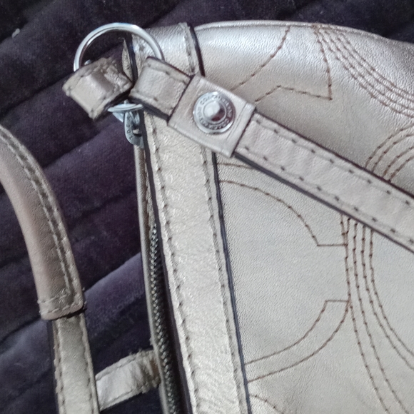 Coach gold purse - Picture 6 of 12